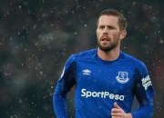 开云APP-恩比德关键先生本色尽显，马刺团队篮球完胜掘金