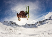 开云下载-库里让比赛提前失去悬念，猛龙正面击溃浙江队，跨越时空的篮球统治力