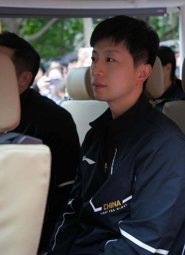 关于中国乒乓球队完胜韩国乒乓球队，马龙高光表现的信息