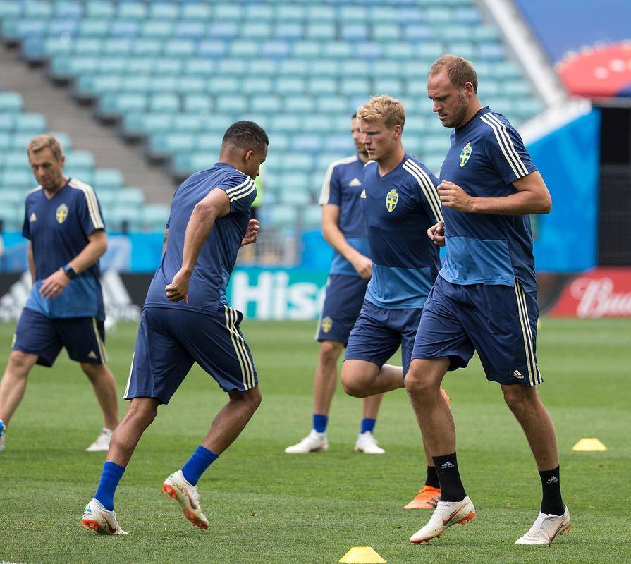 包含瑞典队在客场艰难取胜，实力赢得认可的词条