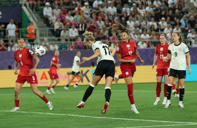 包含德国女足主力球员受伤，备战备受挑战的词条