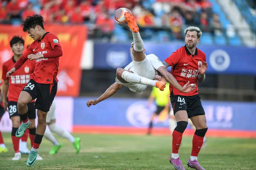 关于激情四射的球场风云，赛场上掀起高潮的信息