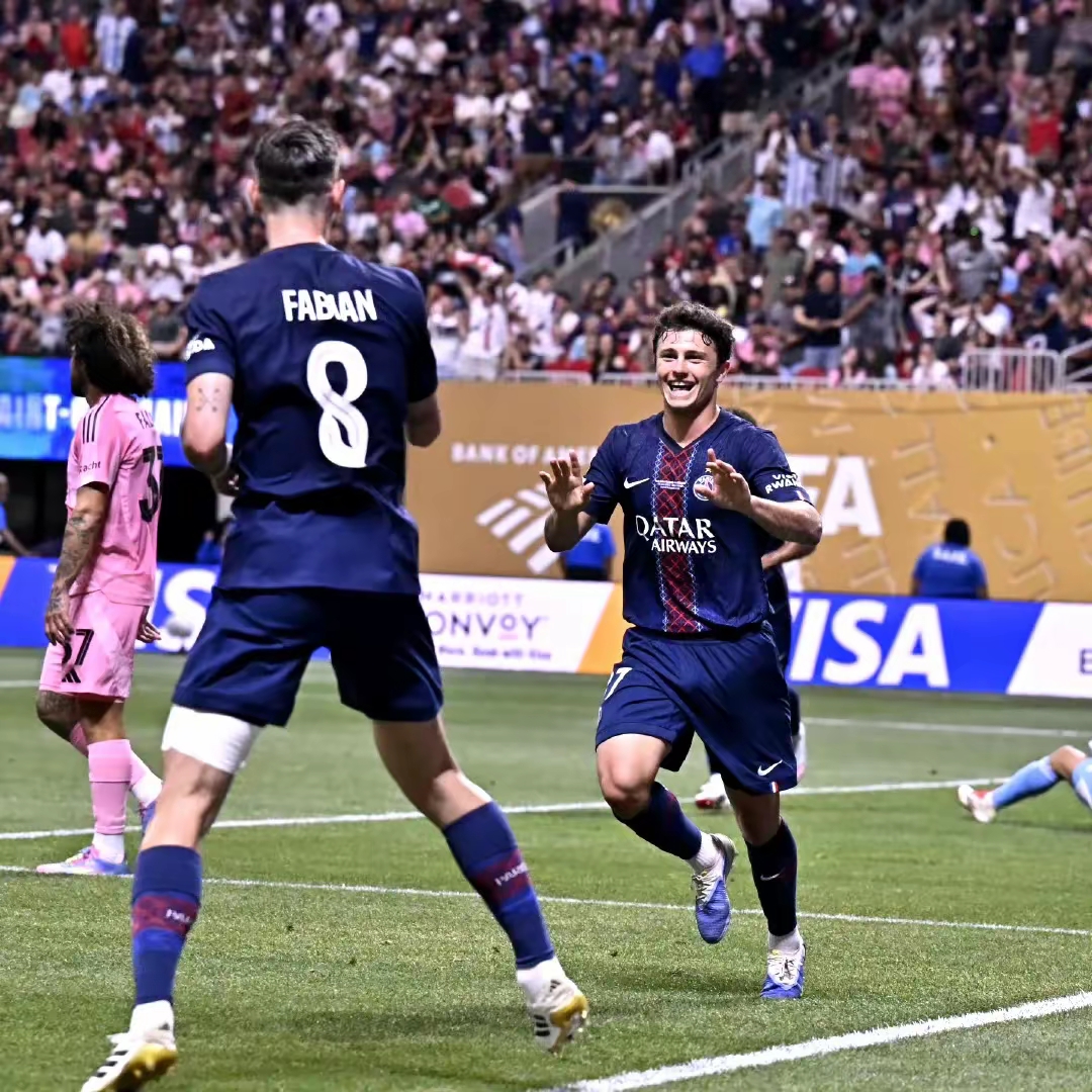 关于马德里双雄相继获胜,联赛竞争白热化的信息 关于马德里双雄相继获胜,联赛竞争白热化的信息