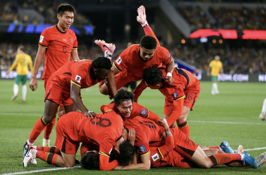 亚洲足坛精彩上演：强队交锋，胜负难分的简单介绍