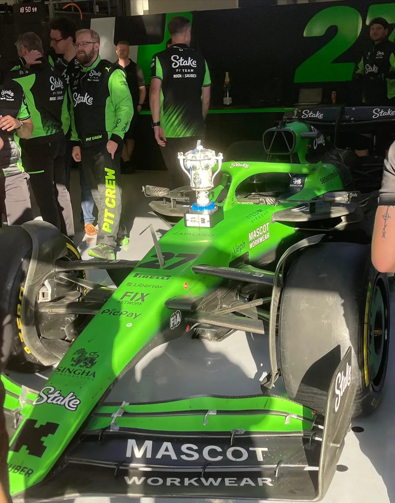 包含索伯车队逆转红牛车队，勒克莱尔刷新纪录的词条