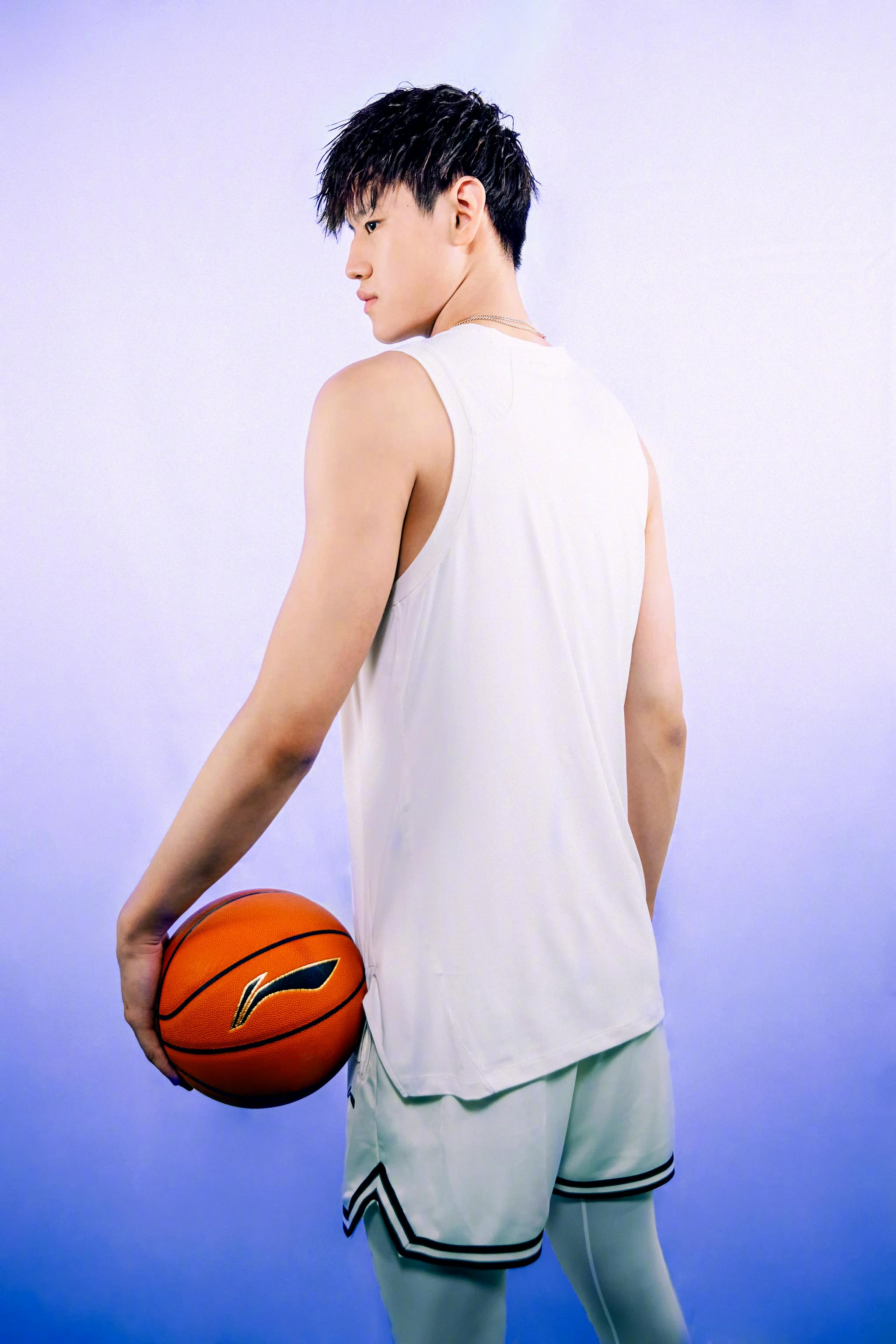 新星选手展现实力，模仿赛场李宁起风的简单介绍