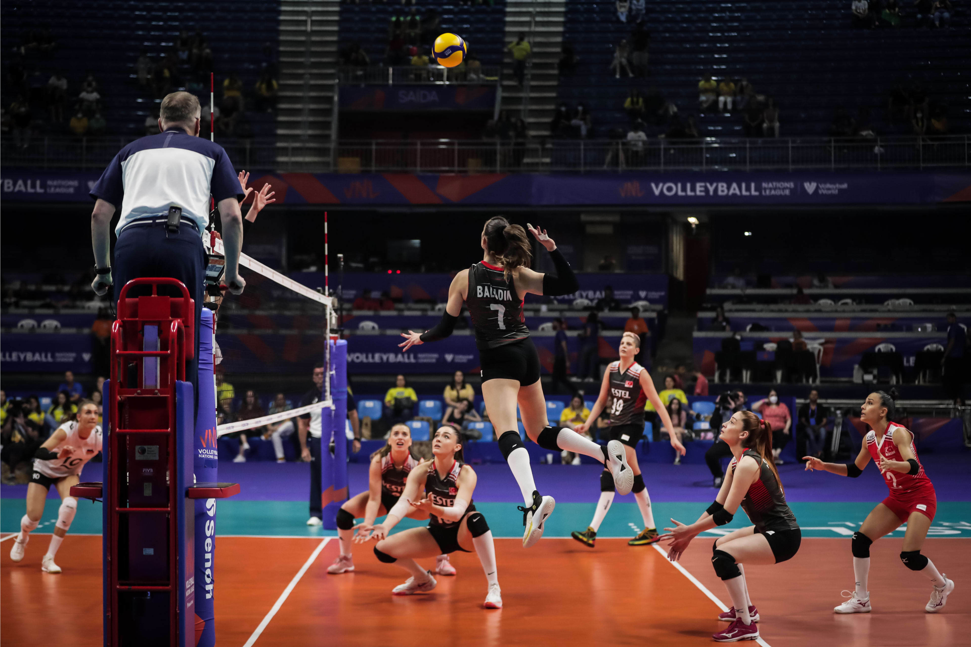 韩国队横扫德国队，李梓嘉惊艳四座