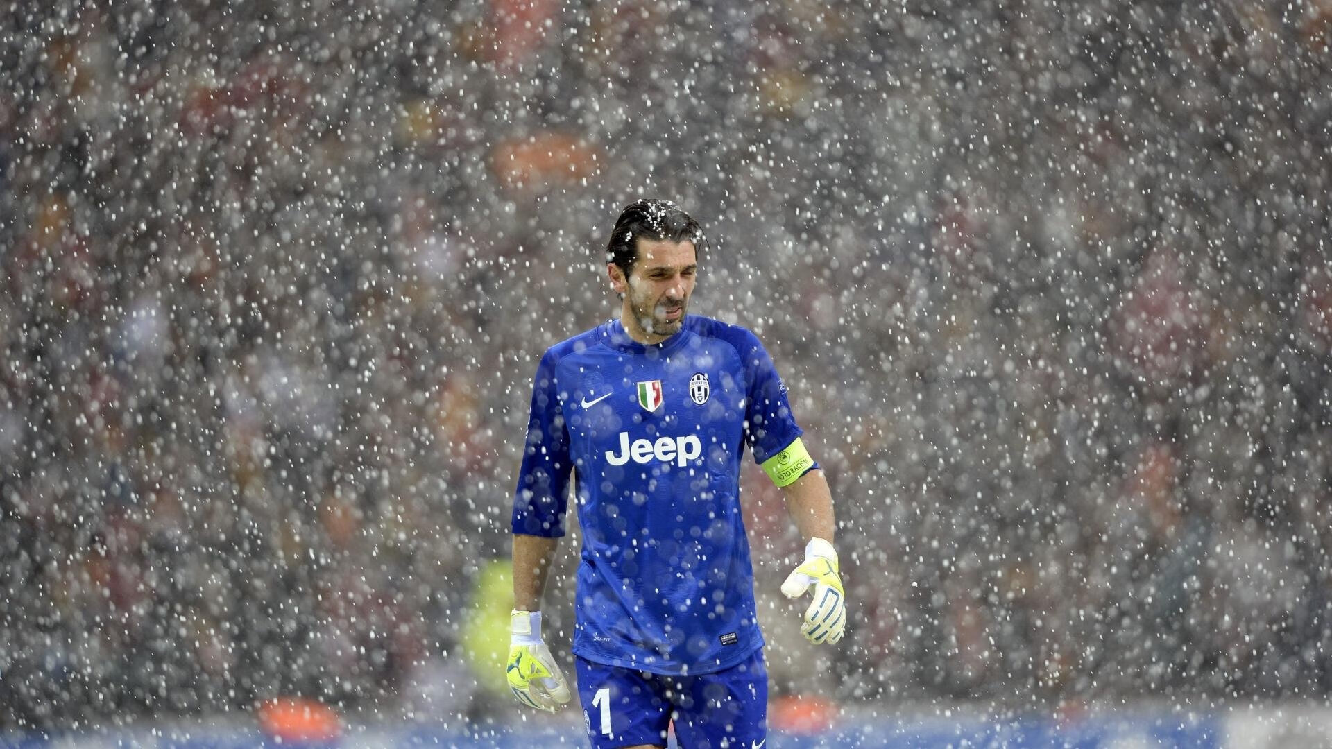 欧冠淘汰赛焦点战，王者制霸的绿茵启示录