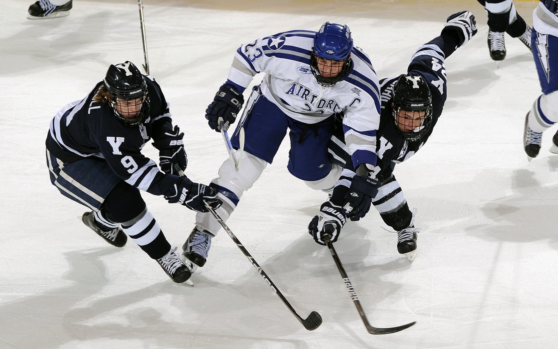 库里锁死对手，雄鹿轻取雷霆，一场防守与团队胜利的完美演绎