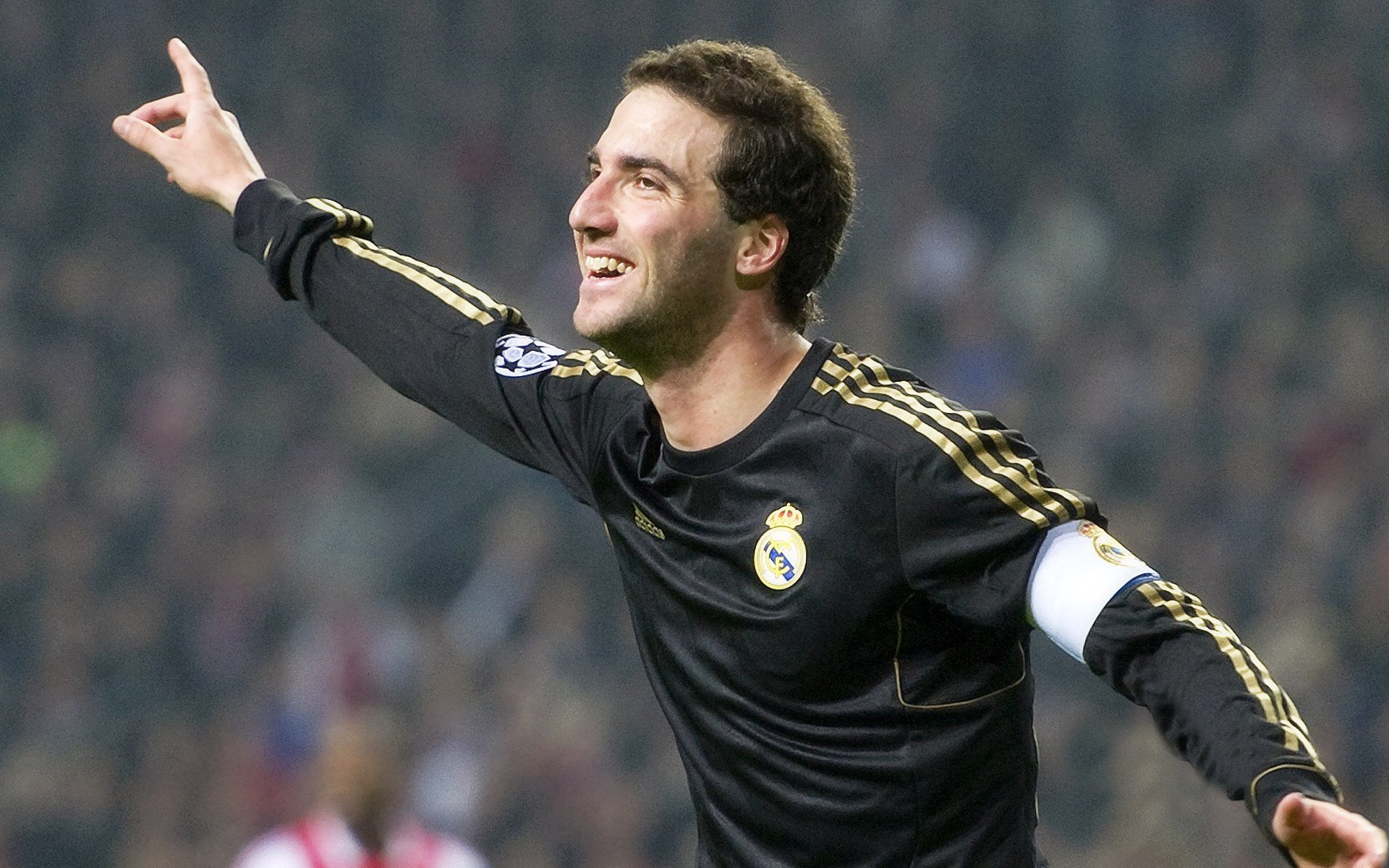 阿圭罗临危受命，卡塔尔踏平威尔士书写亚洲足球新章